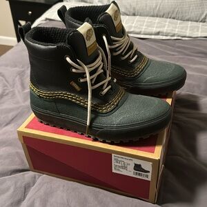 Vans MTE mid snow boots. Size 10. Brand new. Never worn outside